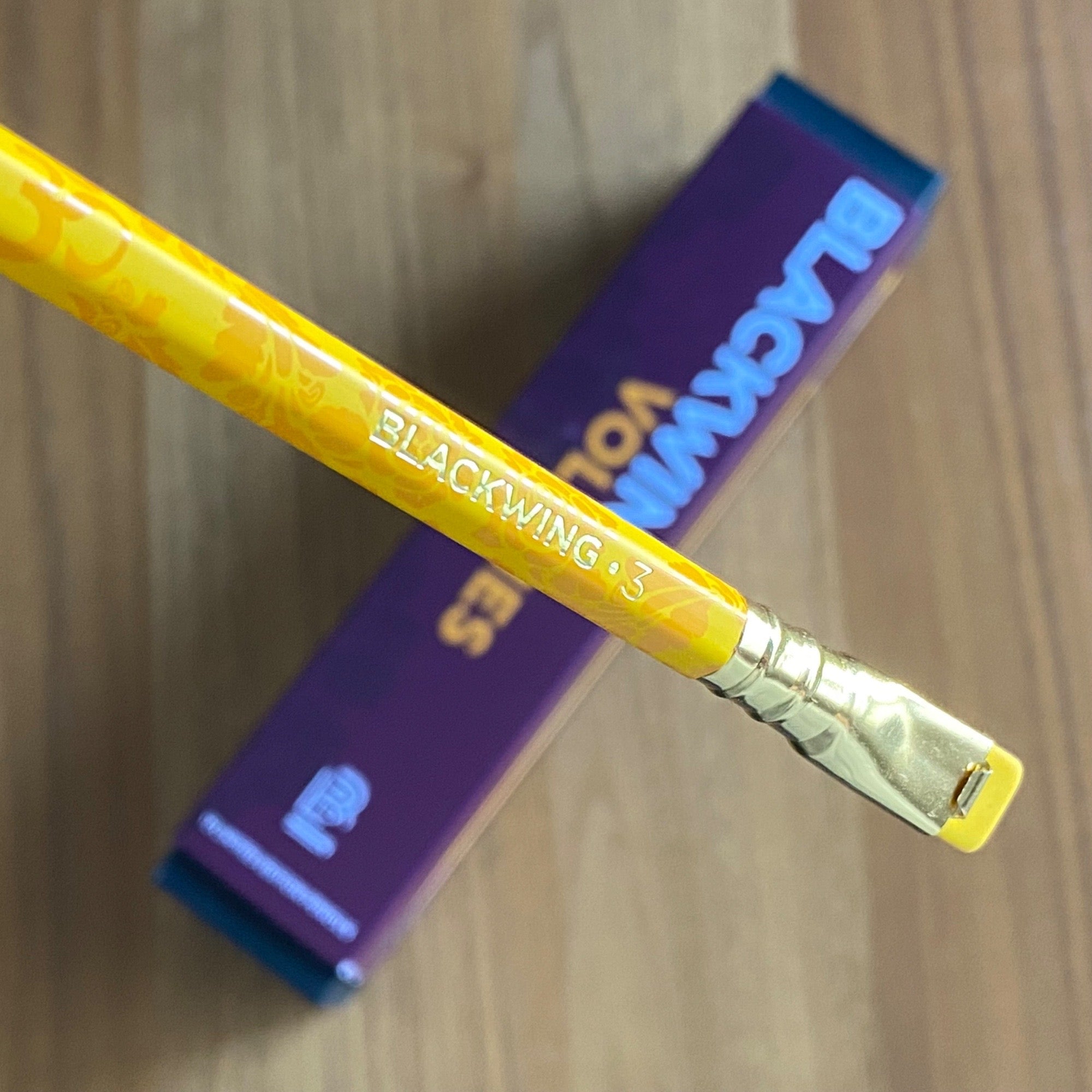 Lápiz Blackwing Vol.3 + caja original. Ravi Shankar (1 lápiz)