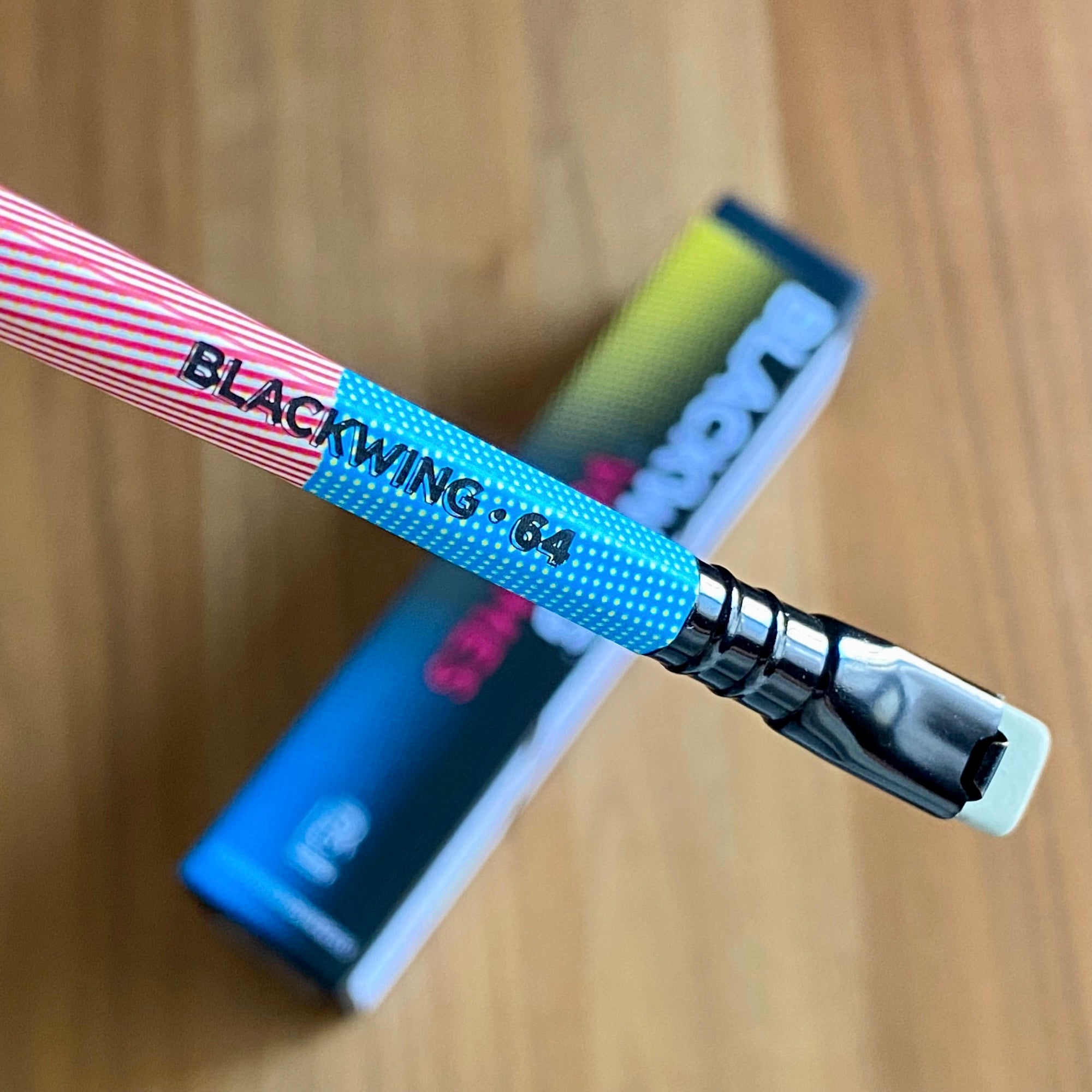 Lápiz Blackwing Vol.64 + caja original. Comics (1 lápiz)