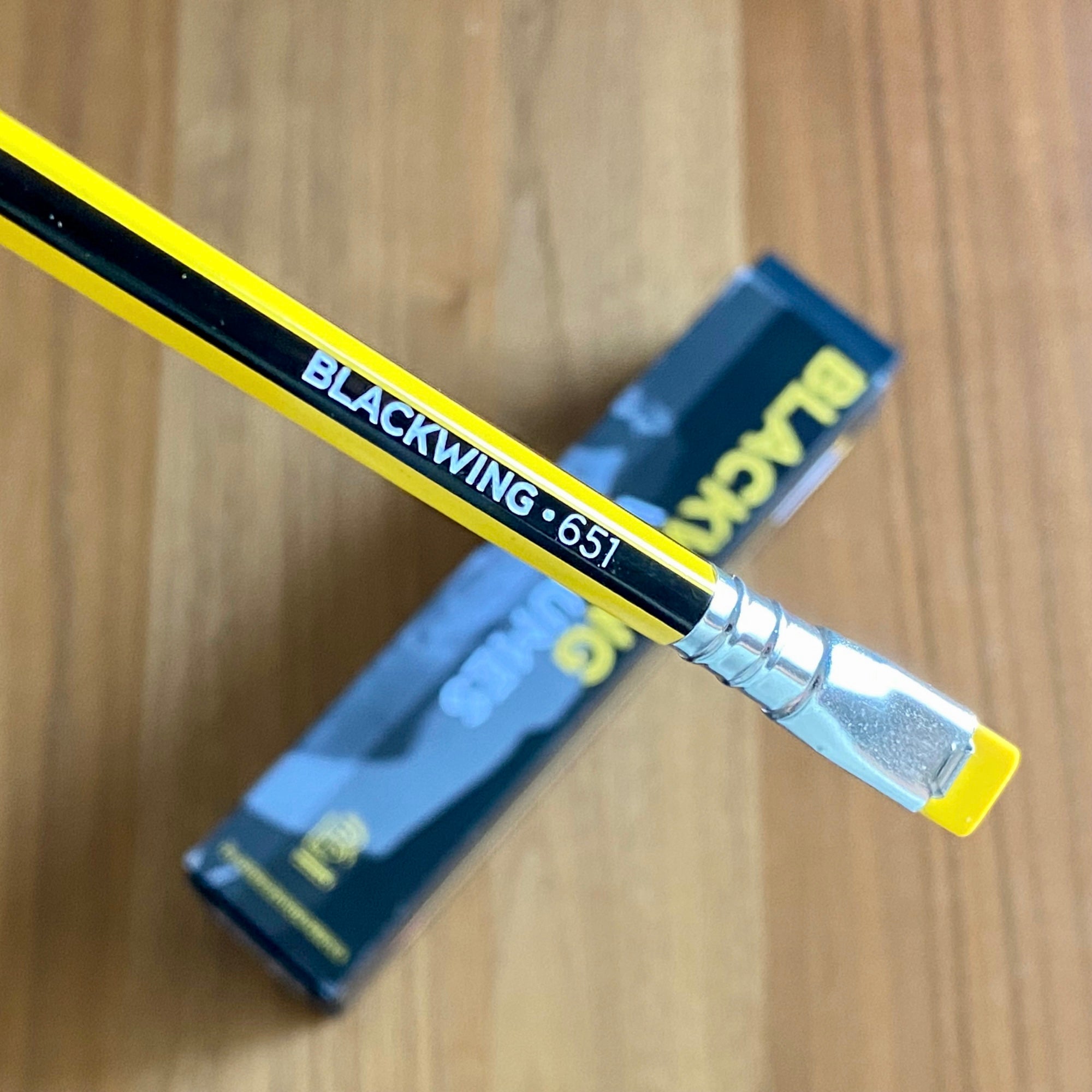 Lápiz Blackwing Vol.651 + caja original. Bruce Lee (1 lápiz)