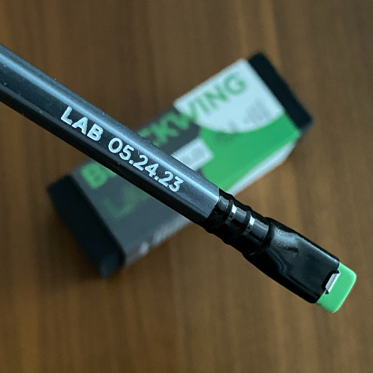 Lápiz Blackwing Lab.05.24.23 + caja original (1 lápiz)