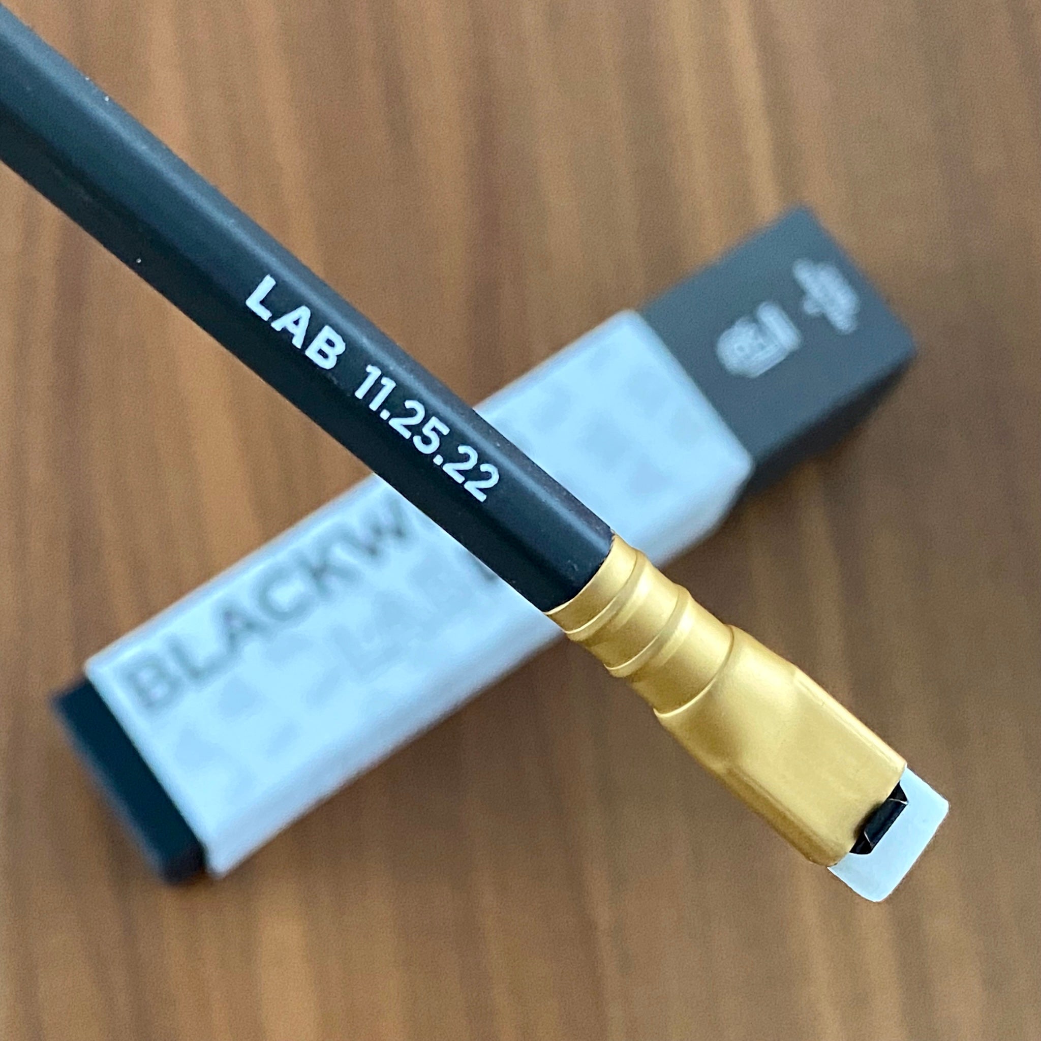 Lápiz Blackwing Lab.11.25.22 + caja original (1 lápiz)