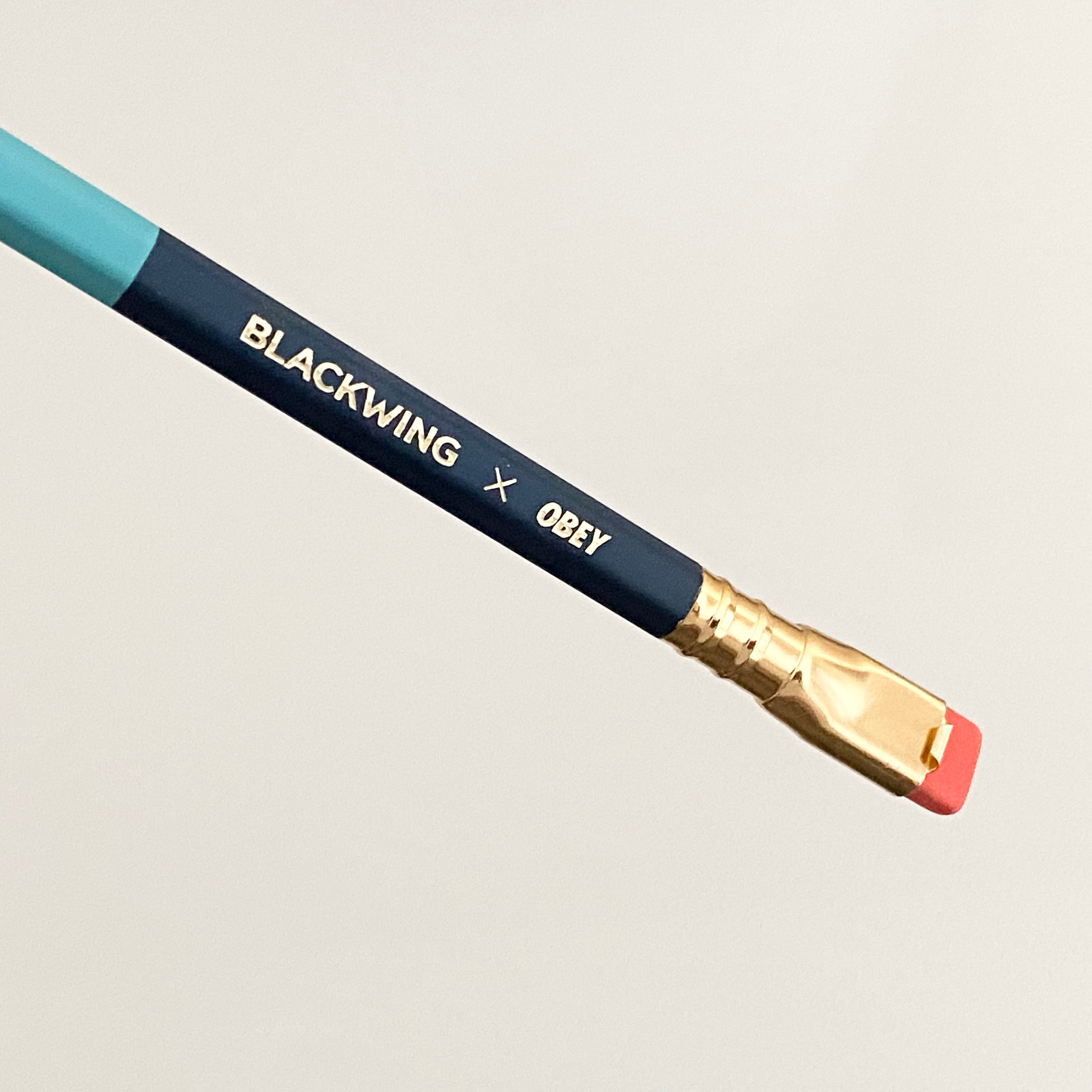 Lápiz Blackwing x Obey.