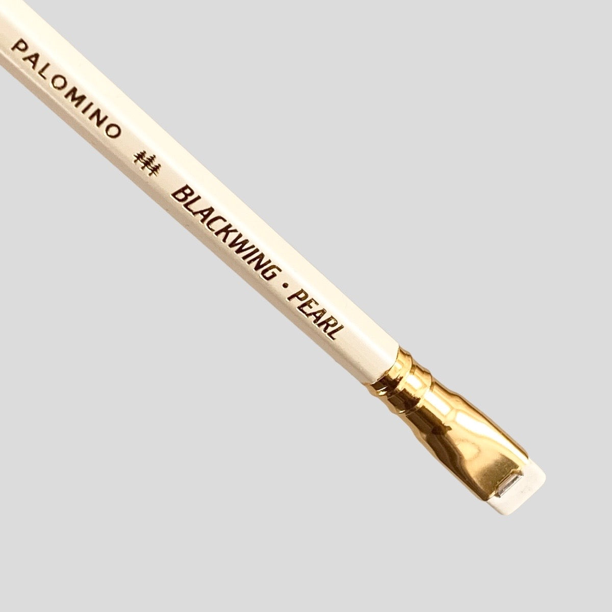 Lápiz Blackwing Pearl.  Inscripción Palomino