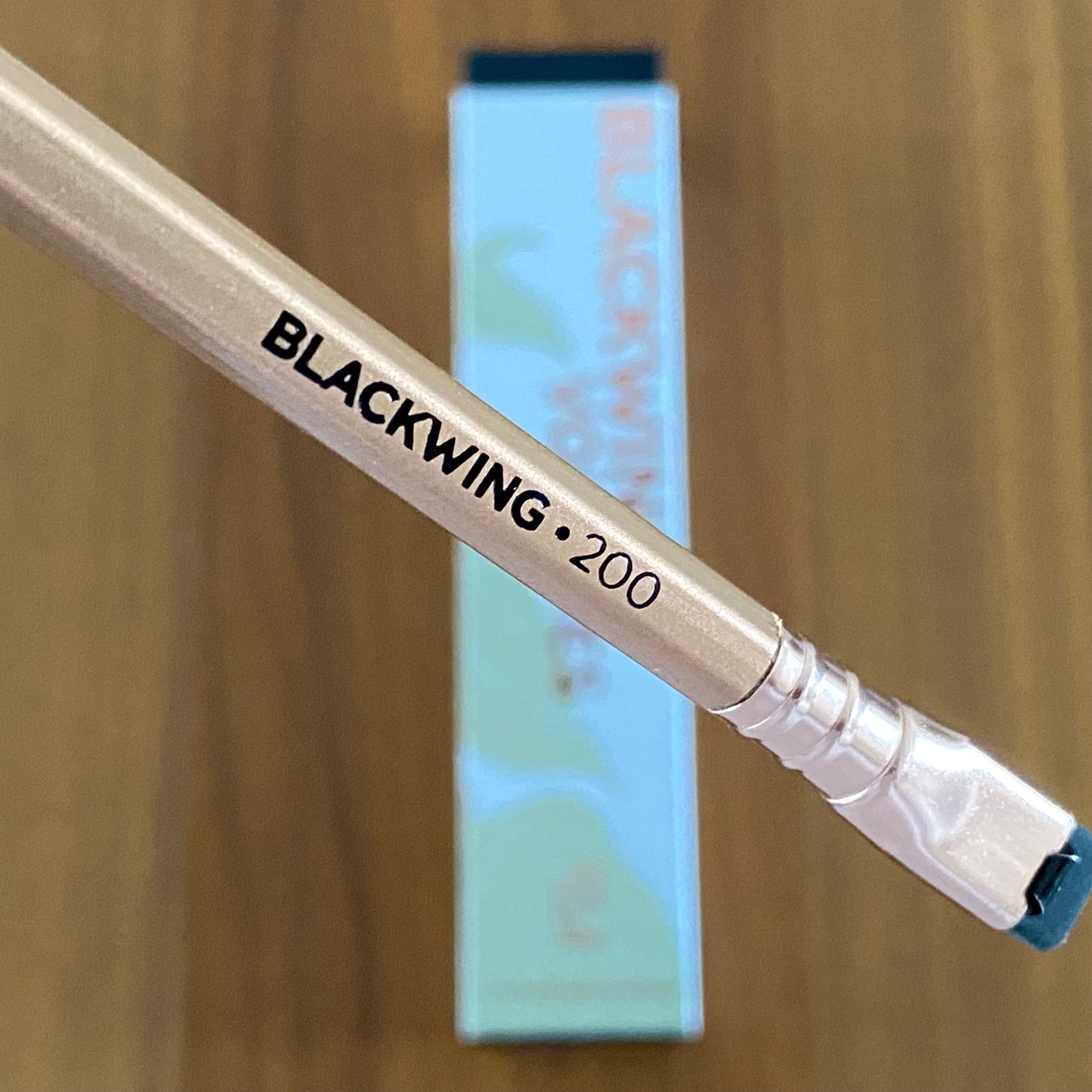 Lápiz Blackwing Vol.200 + caja original. The Coffeehouse (1 lápiz)