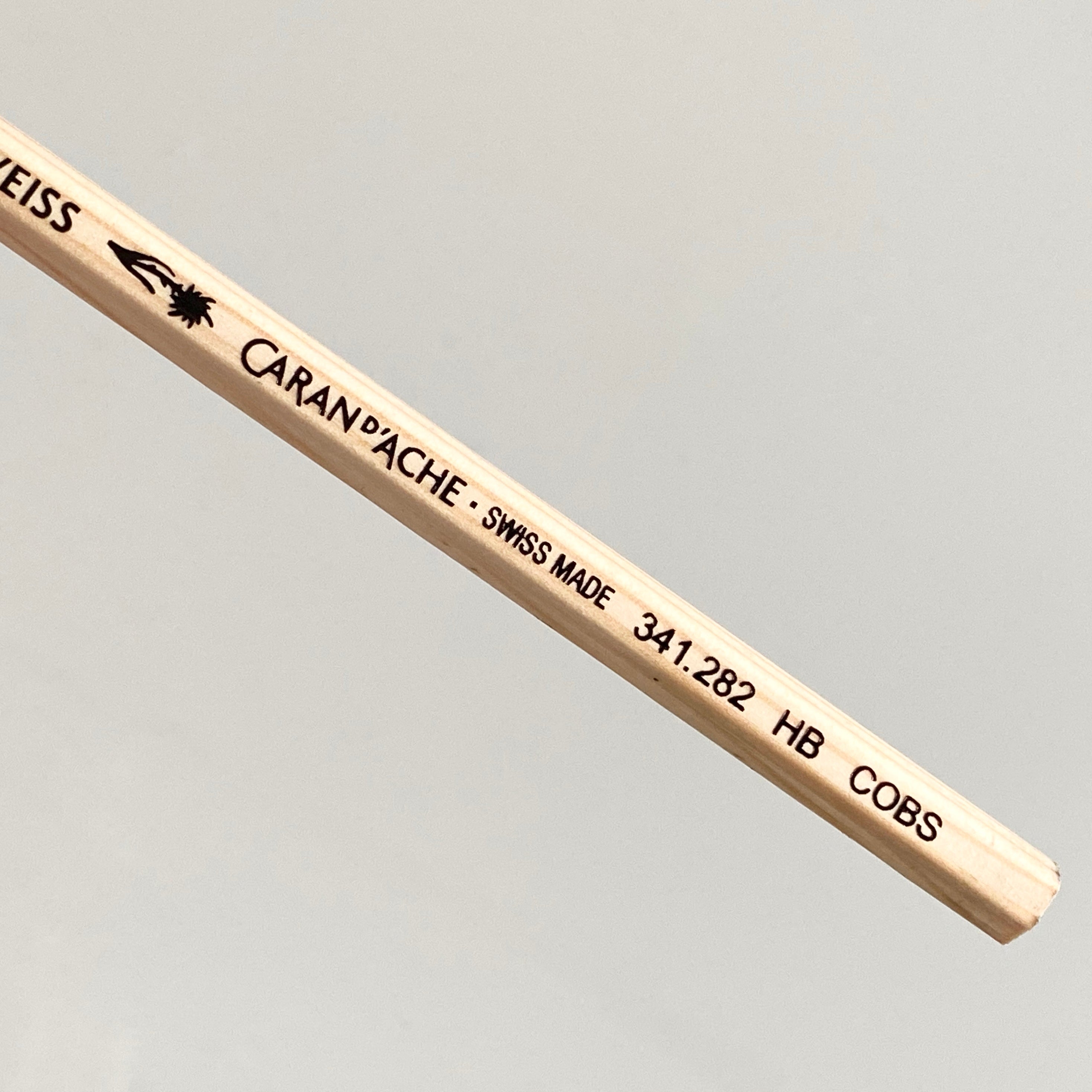 Lápiz Edelweiss Scots Pine. HB. Caran D´Ache.